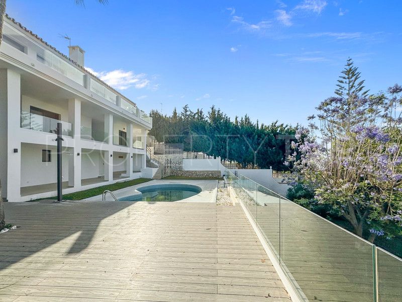 Villa for sale in Benalmadena