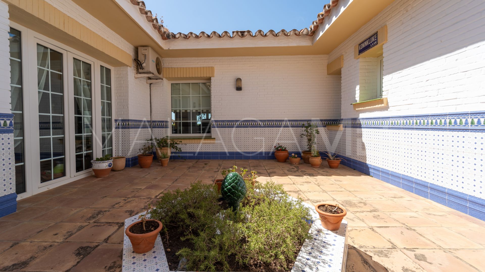 Buy villa in Benalmadena Costa with 4 bedrooms