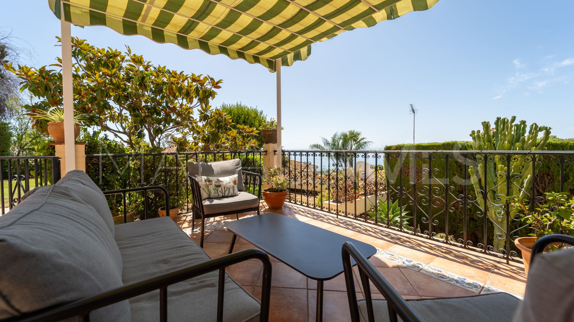 Buy villa in Benalmadena Costa with 4 bedrooms