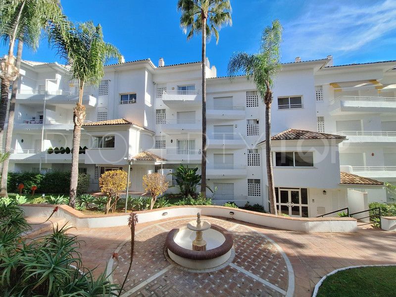 Se vende atico duplex en Guadalmina Baja