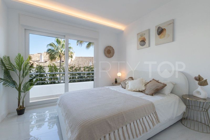 For sale duplex penthouse in Guadalmina Baja