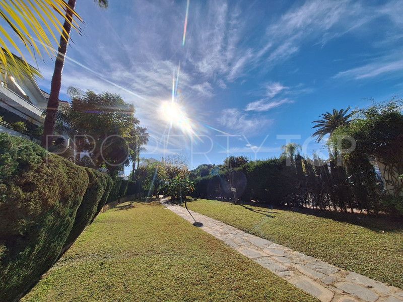 For sale duplex penthouse in Guadalmina Baja