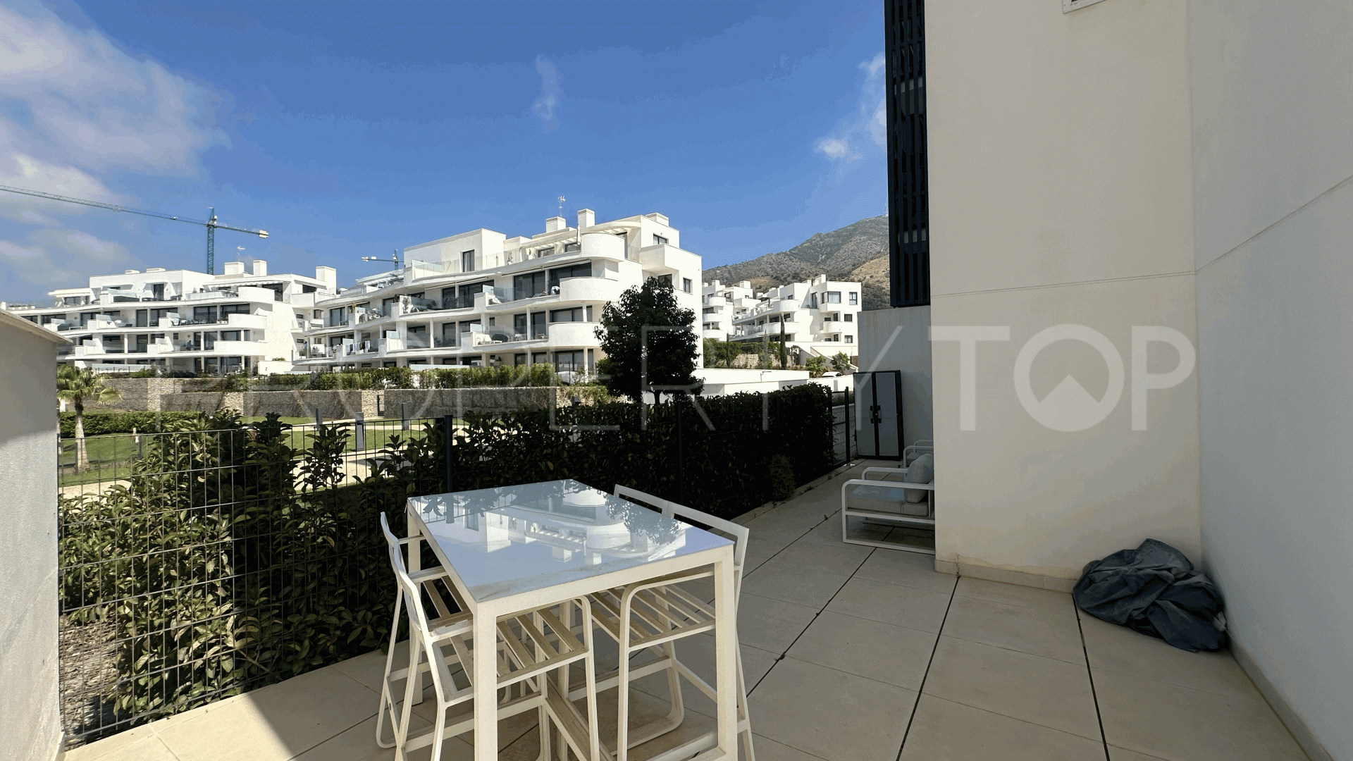 For sale ground floor apartment in El Higueron