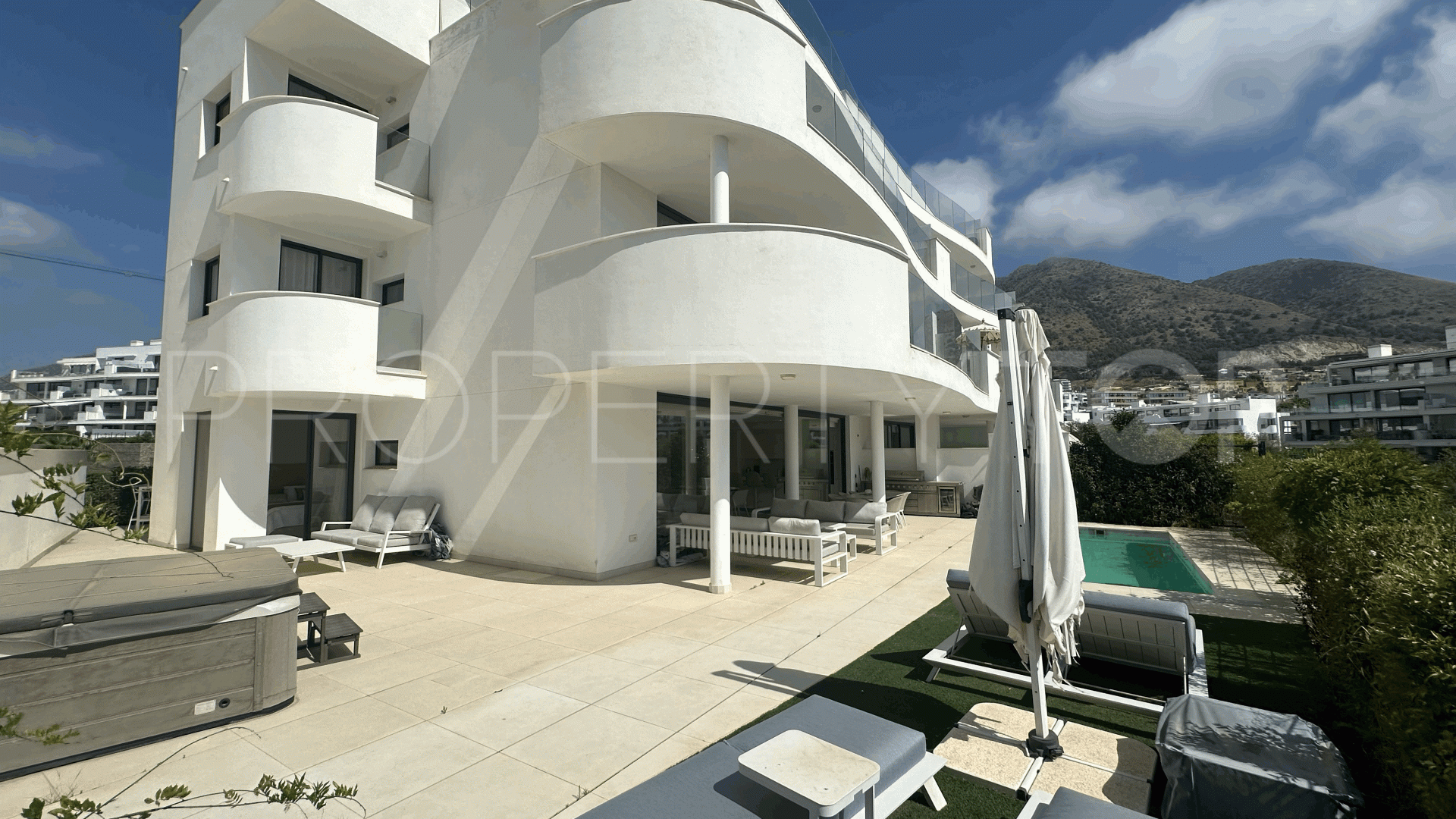 For sale ground floor apartment in El Higueron