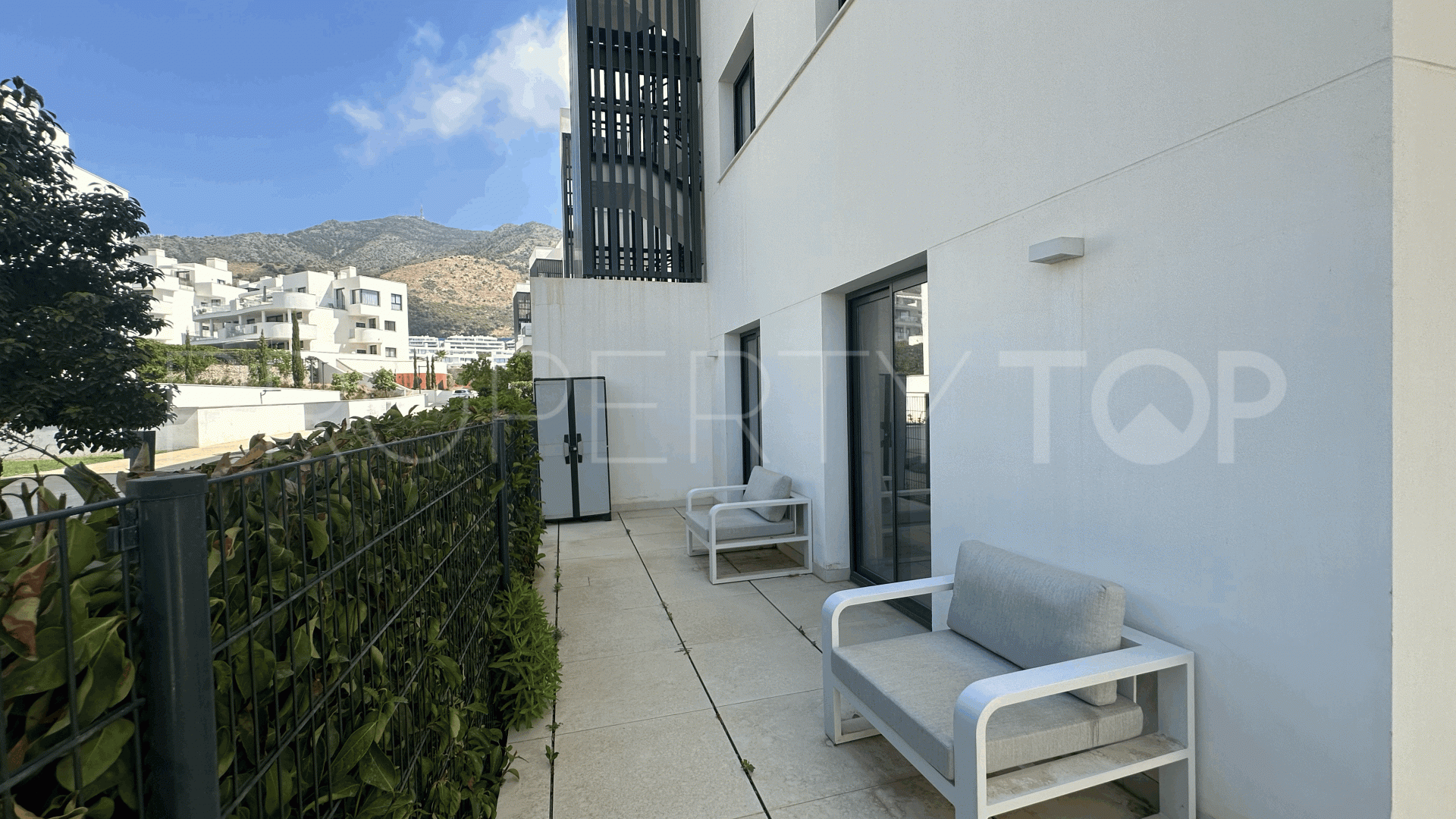 For sale ground floor apartment in El Higueron