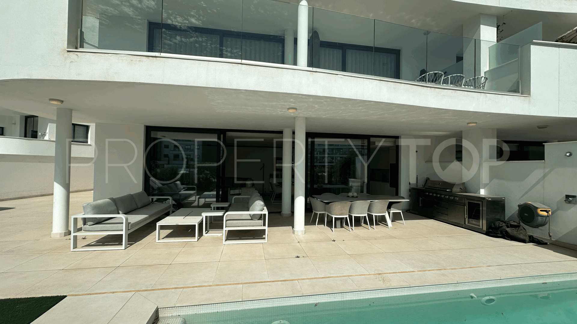 For sale ground floor apartment in El Higueron