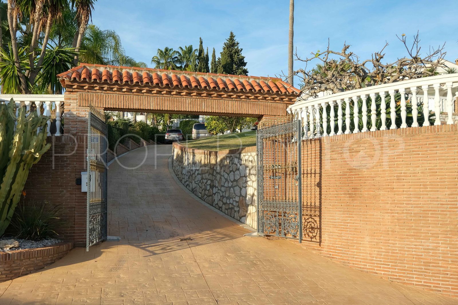 Buy villa with 3 bedrooms in Mijas Costa