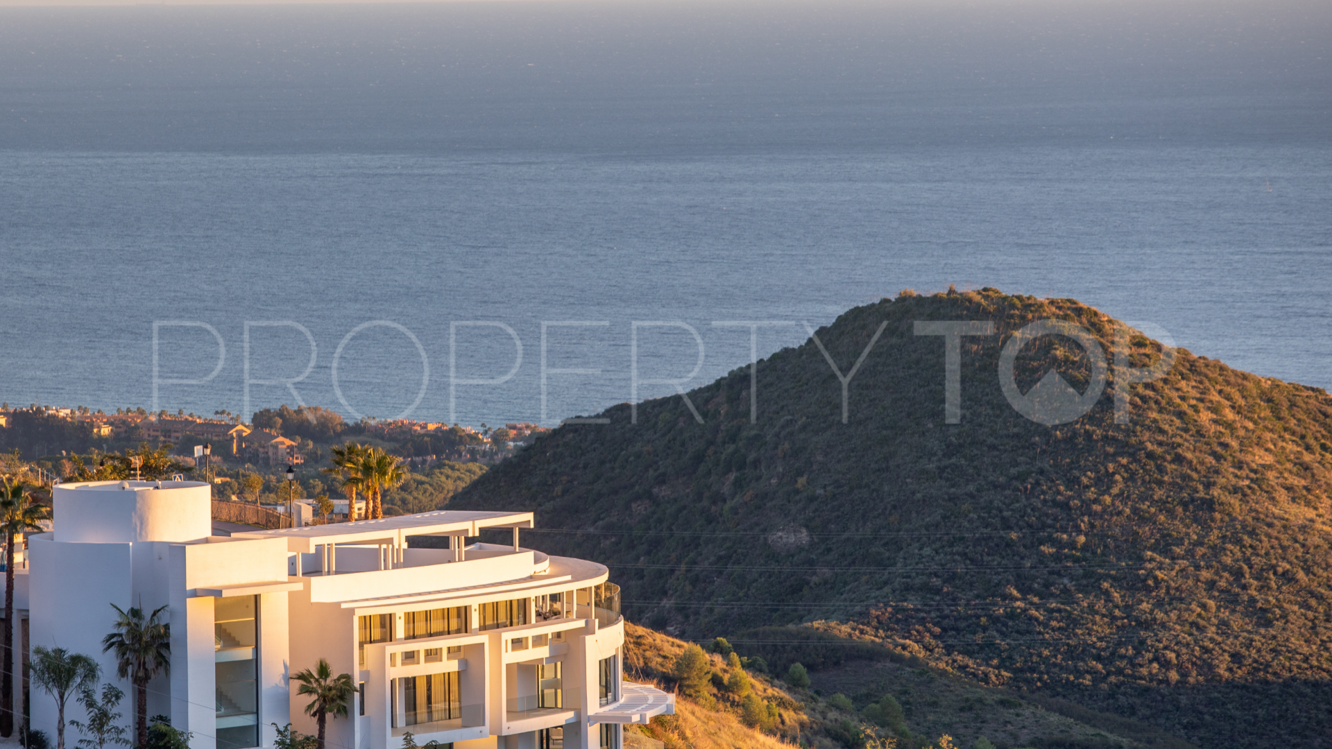 Duplex penthouse with 3 bedrooms for sale in Marbella