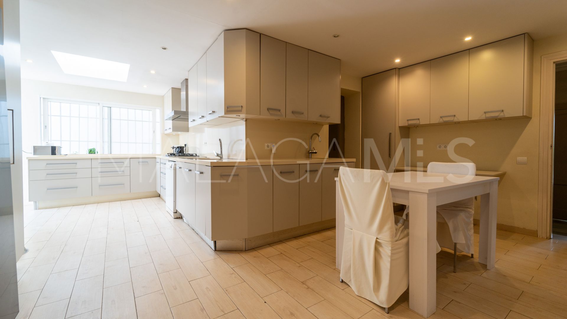 Villa for sale in Calahonda