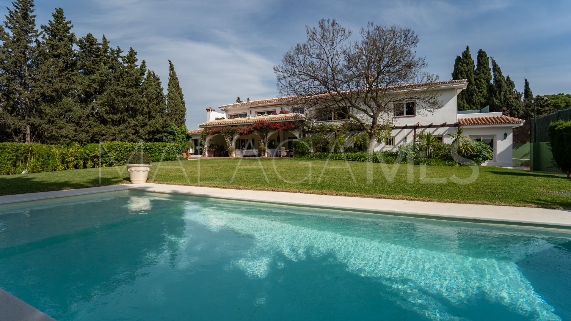 For sale villa in Calahonda