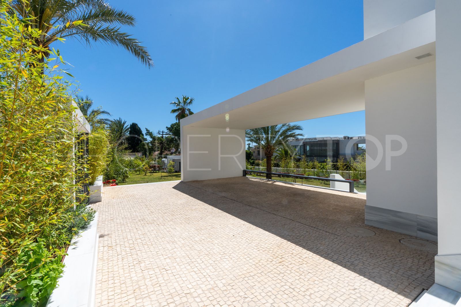 Villa en venta de 6 dormitorios en Marbella Este