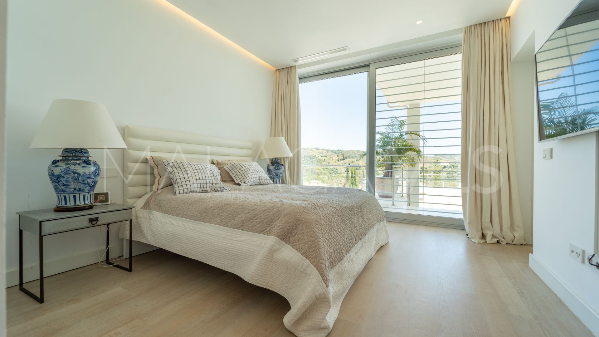 For sale Marbella East 6 bedrooms villa