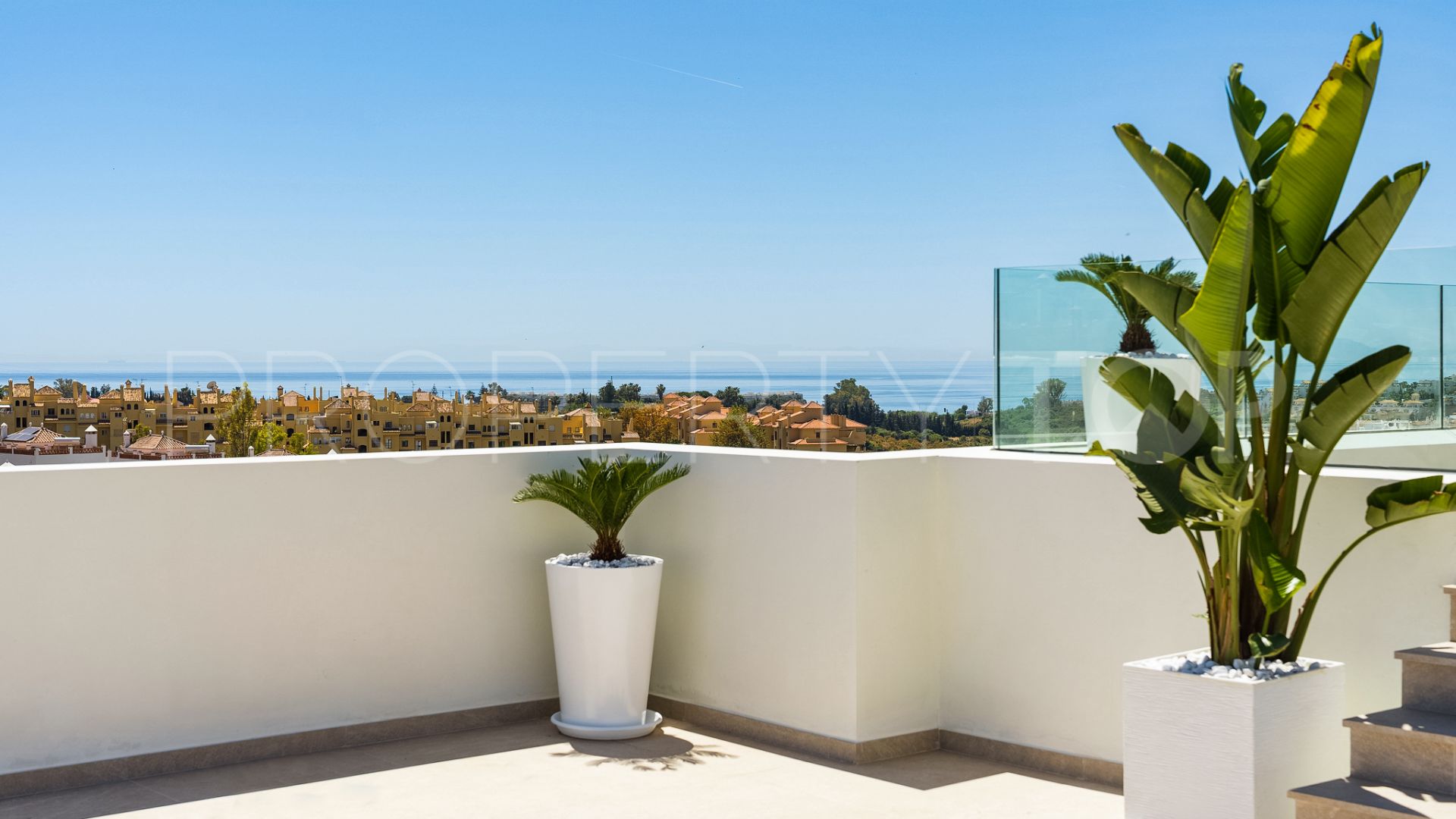 For sale villa with 4 bedrooms in Estepona