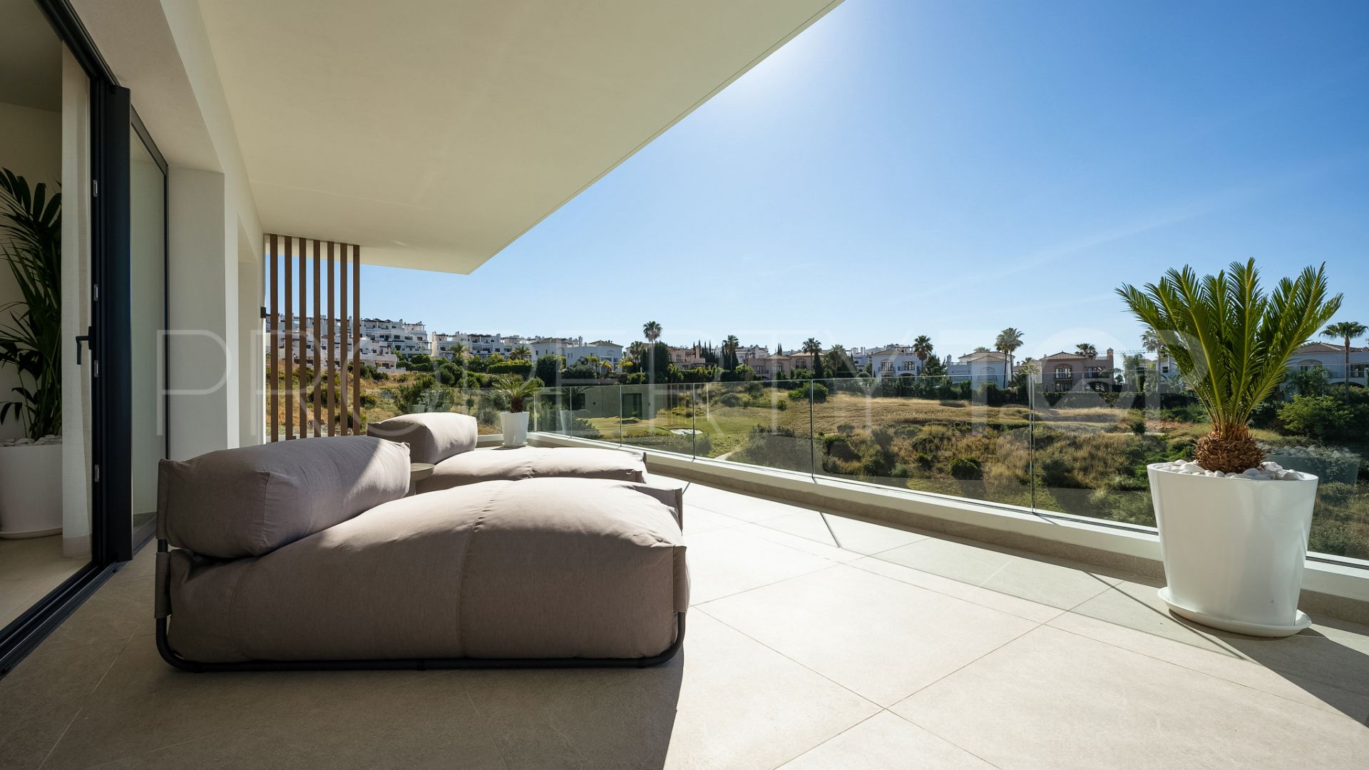 For sale villa with 4 bedrooms in Estepona