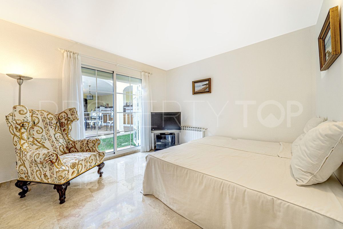 Buy 5 bedrooms villa in Marbella Golden Mile