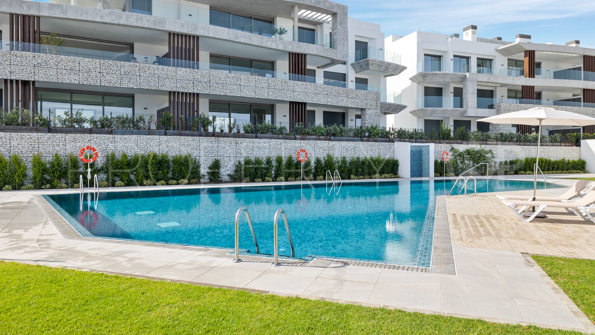 For sale ground floor apartment in Marbella with 3 bedrooms