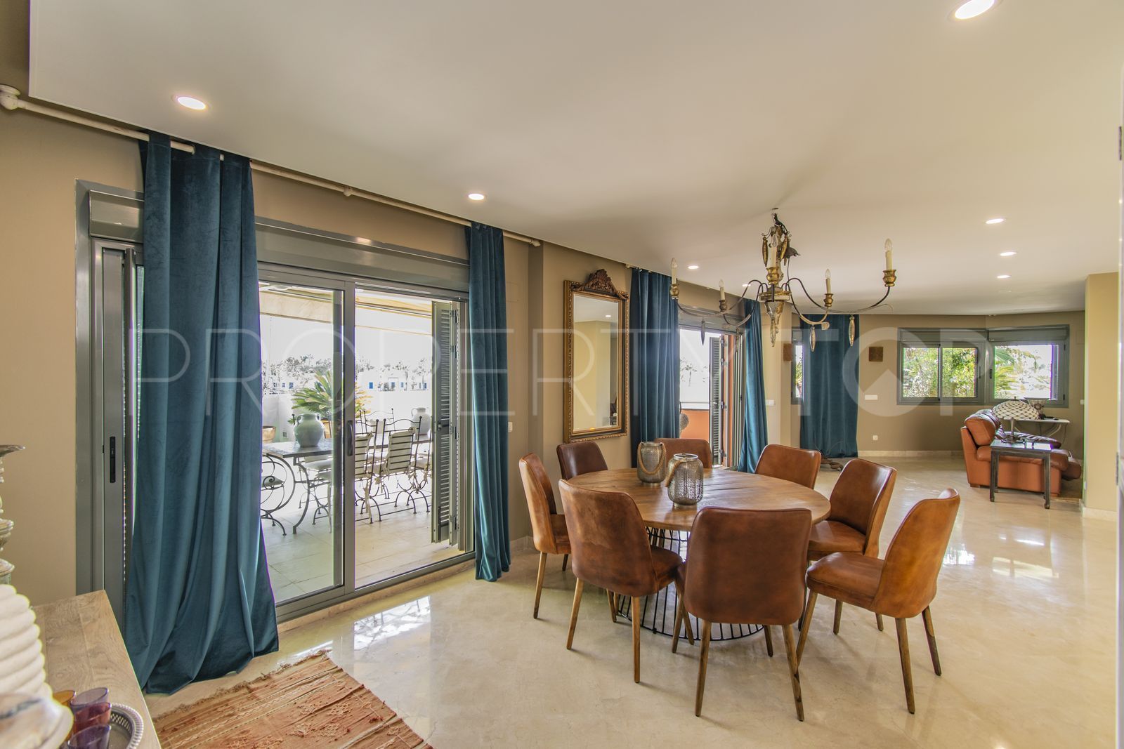 Duplex penthouse with 4 bedrooms for sale in Sotogrande Marina