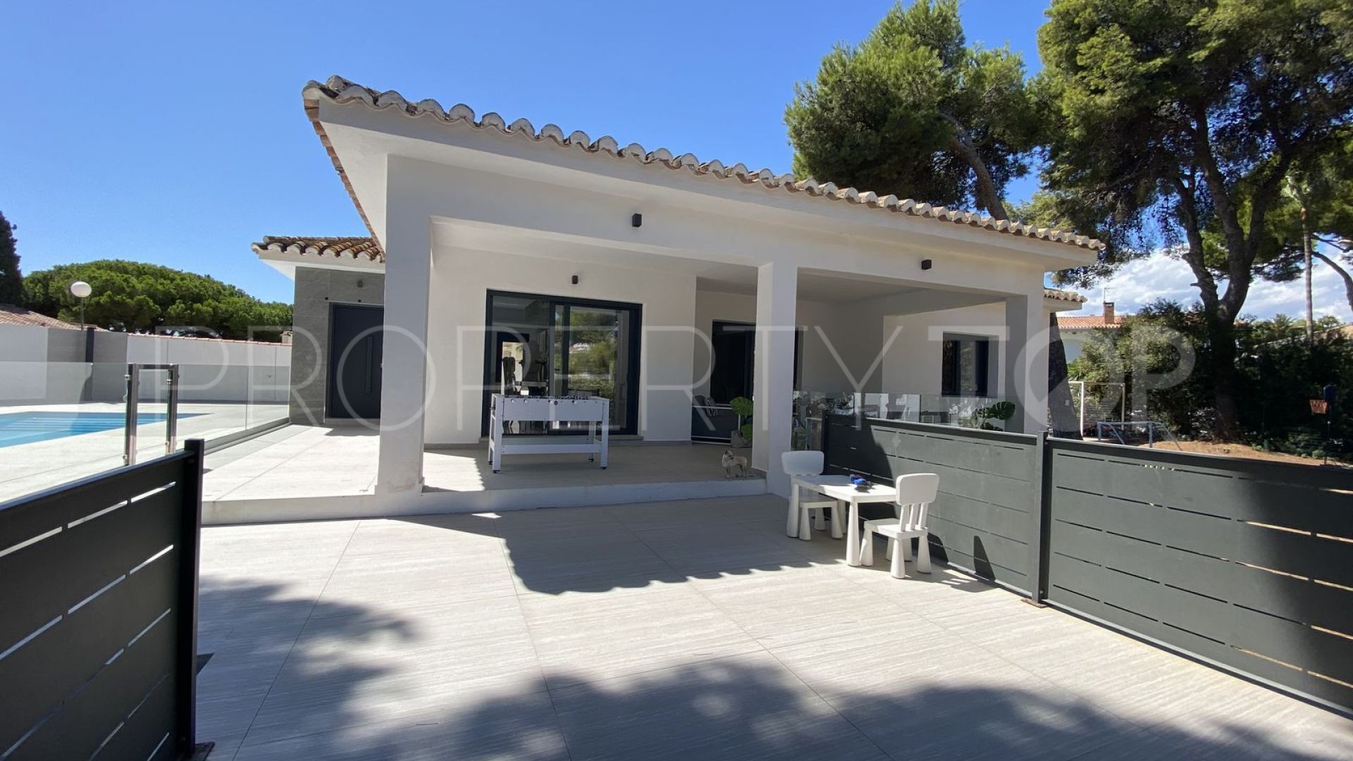 For sale Calahonda villa with 3 bedrooms