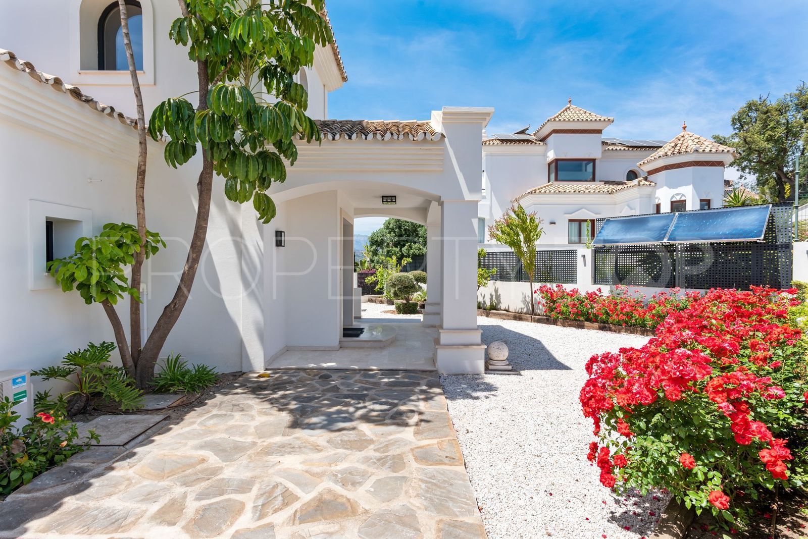 Comprar villa en Marbella Este con 6 dormitorios