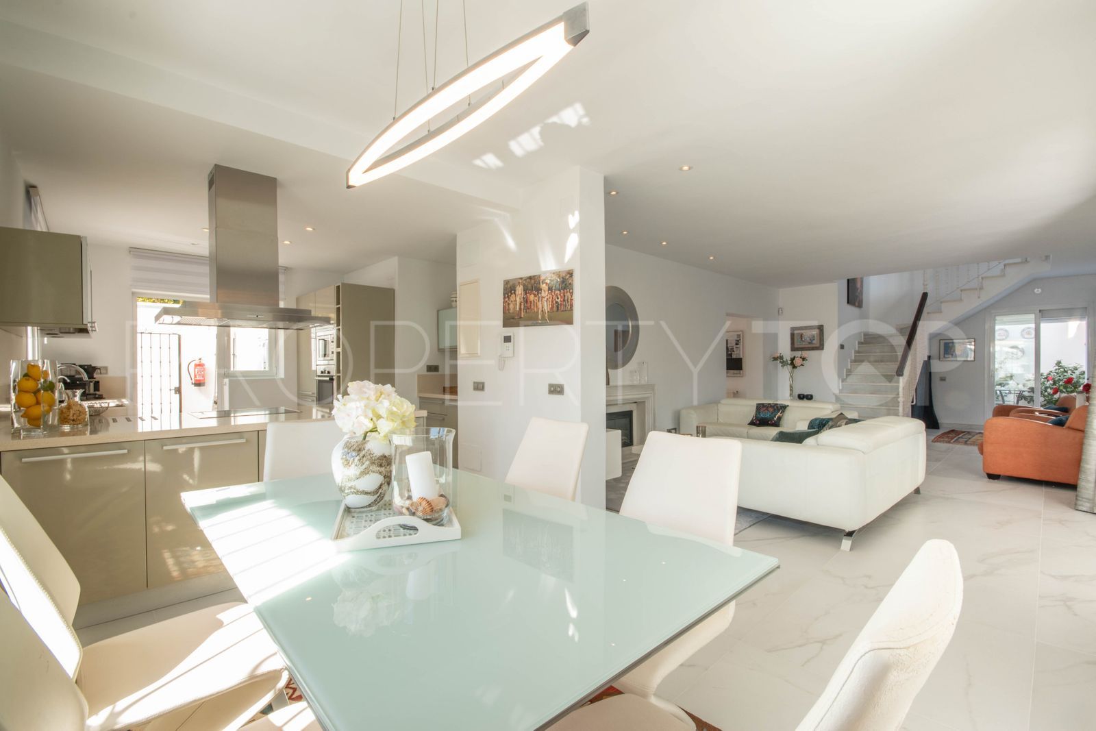 For sale 5 bedrooms villa in Los Monteros