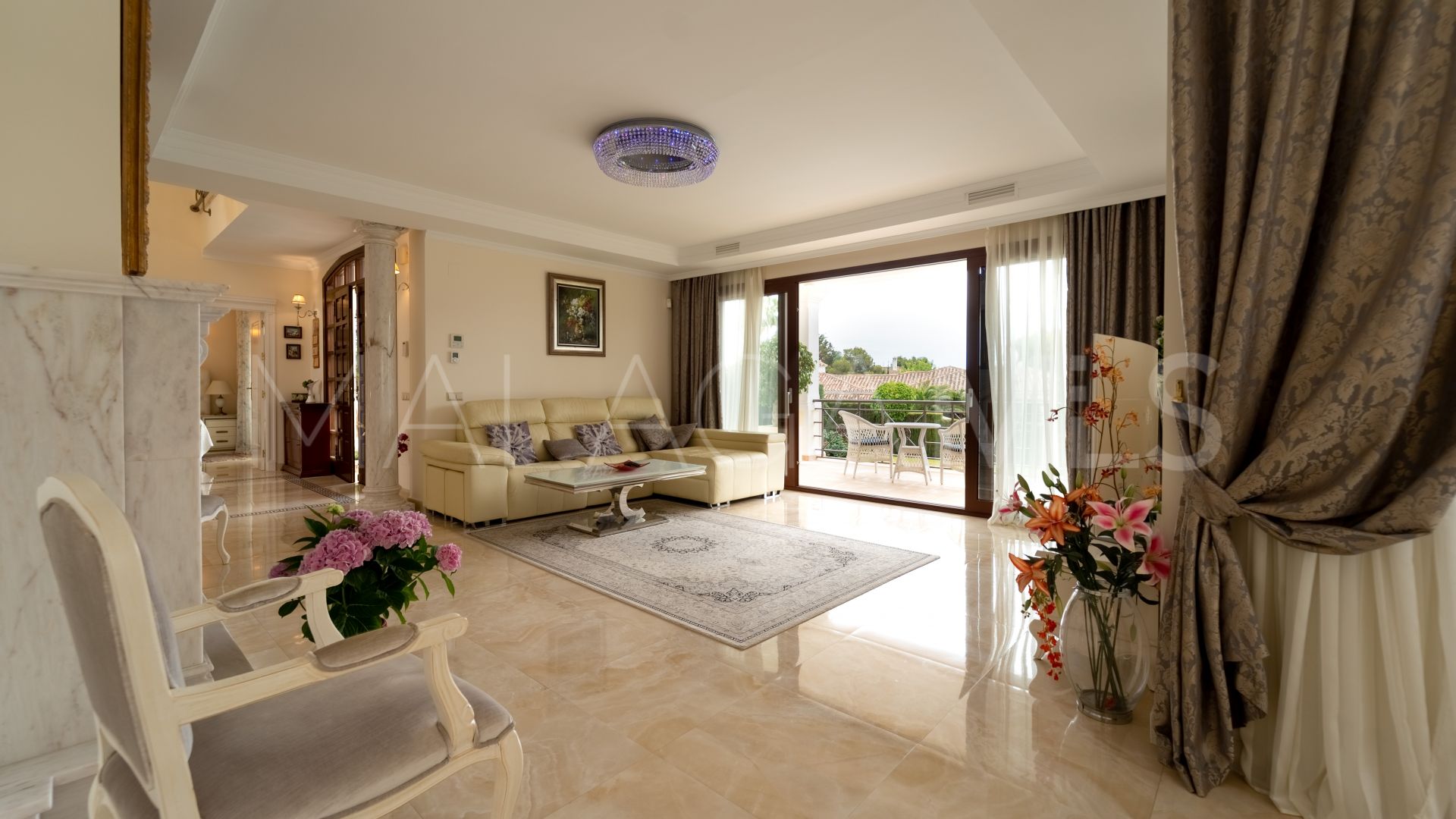 For sale 4 bedrooms villa in Marbella East