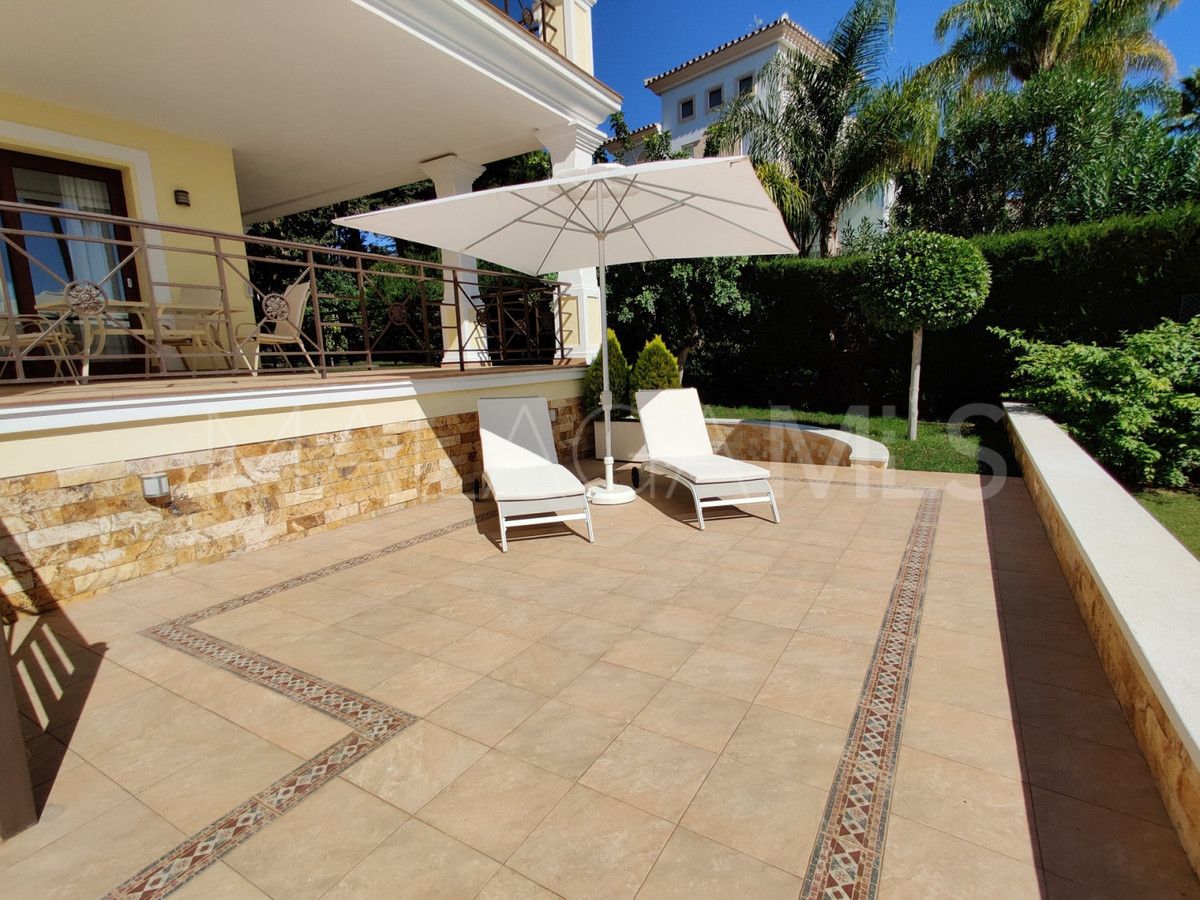 For sale 4 bedrooms villa in Marbella East