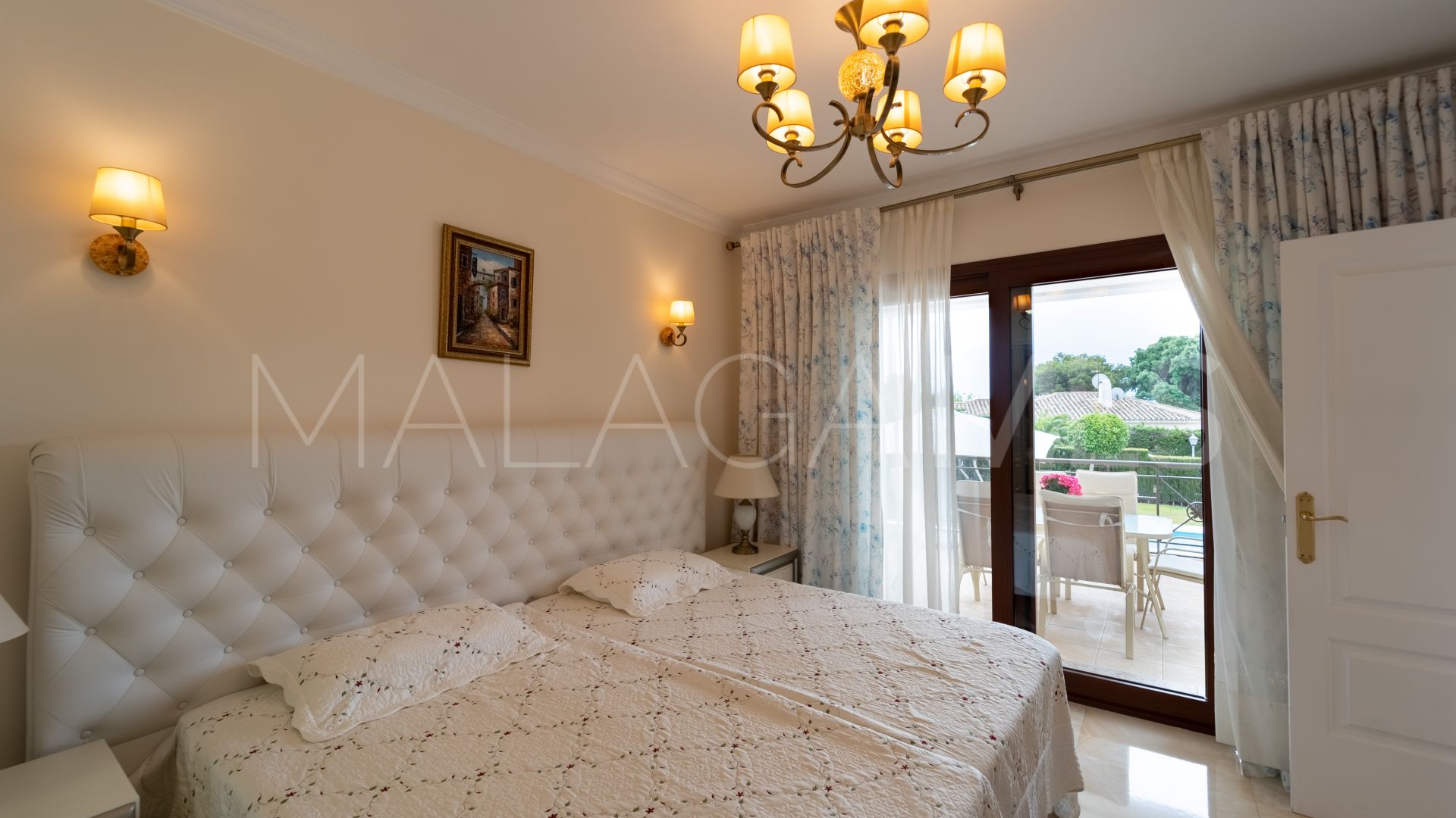 For sale 4 bedrooms villa in Marbella East