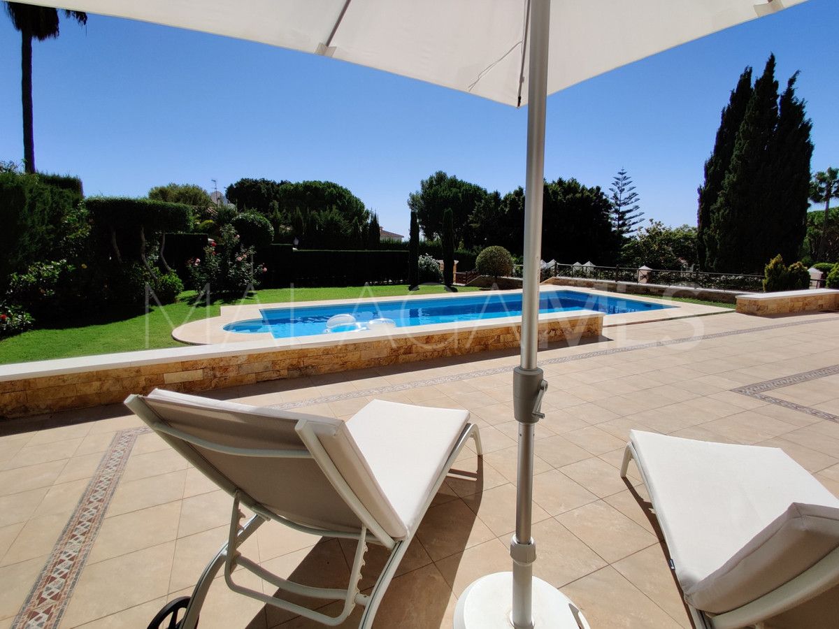 For sale 4 bedrooms villa in Marbella East