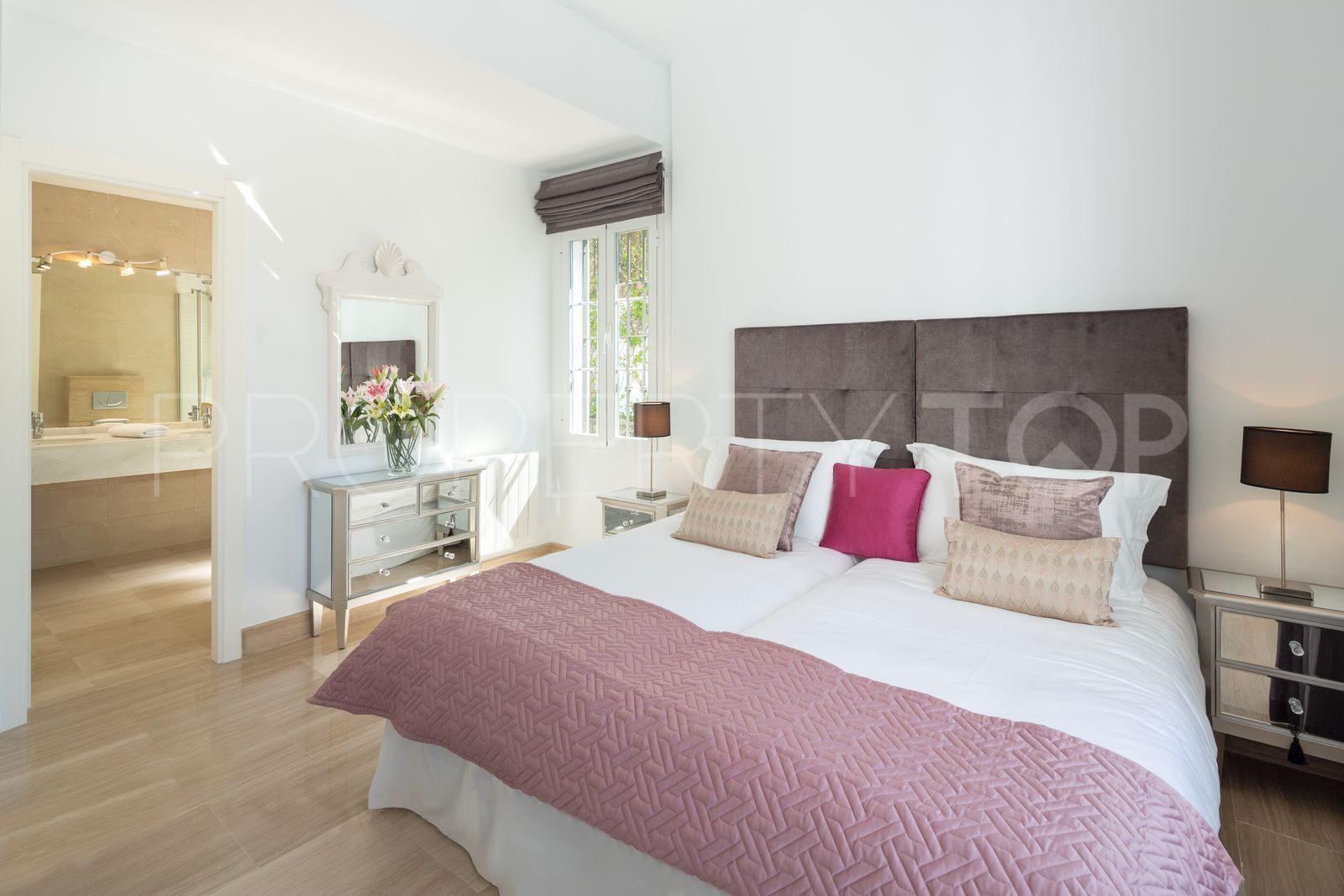6 bedrooms villa for sale in Elviria