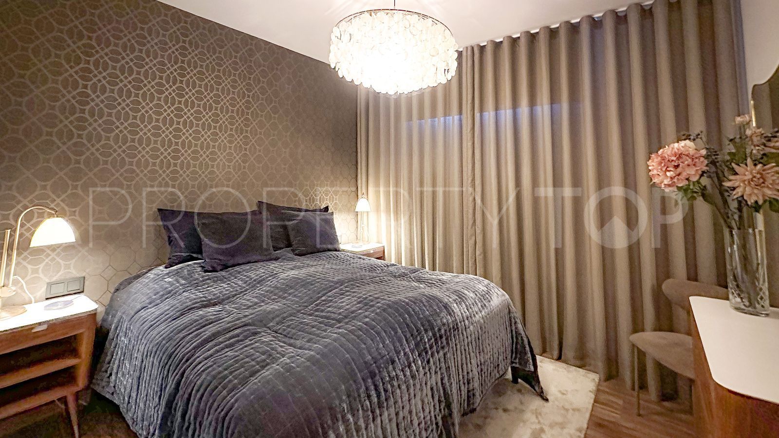 Se vende villa pareada con 5 dormitorios en Cabopino