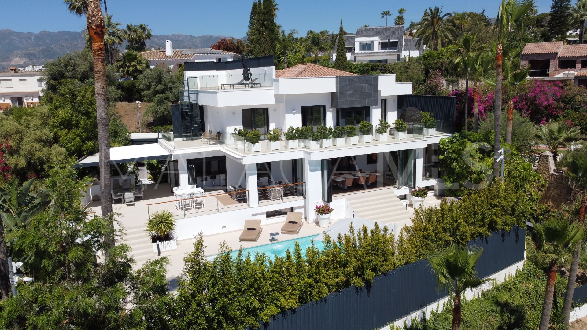 For sale villa in Marbella with 4 bedrooms