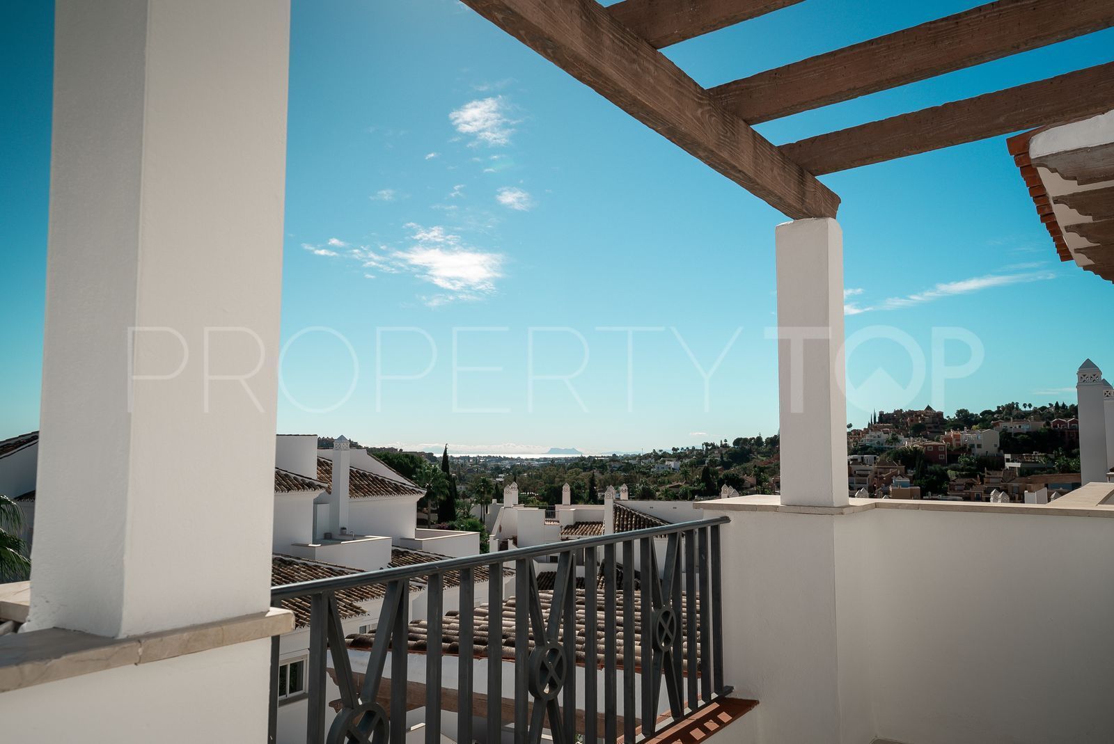 Penthouse with 4 bedrooms for sale in Nueva Andalucia