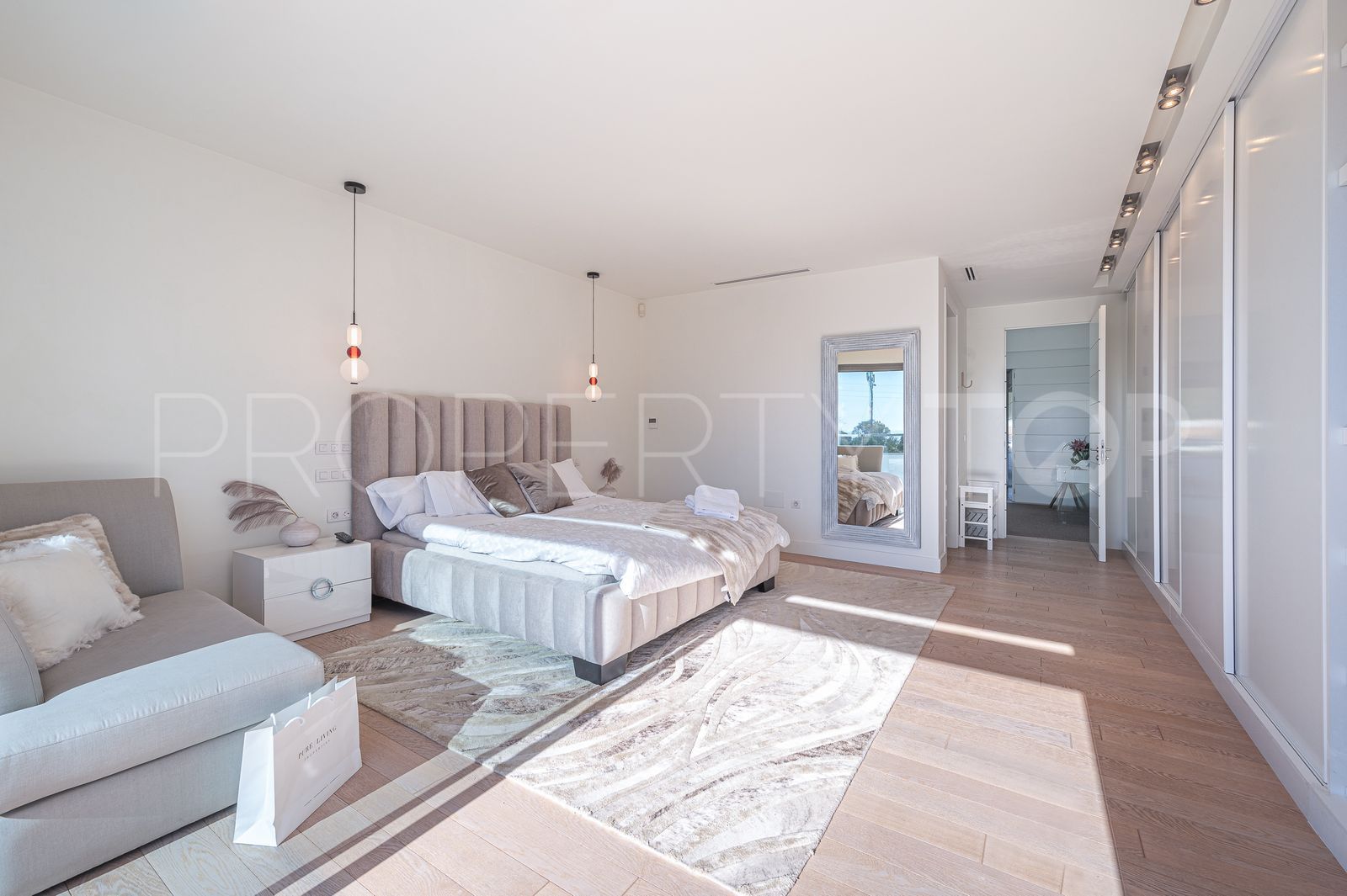 Villa for sale in Nagüeles with 4 bedrooms
