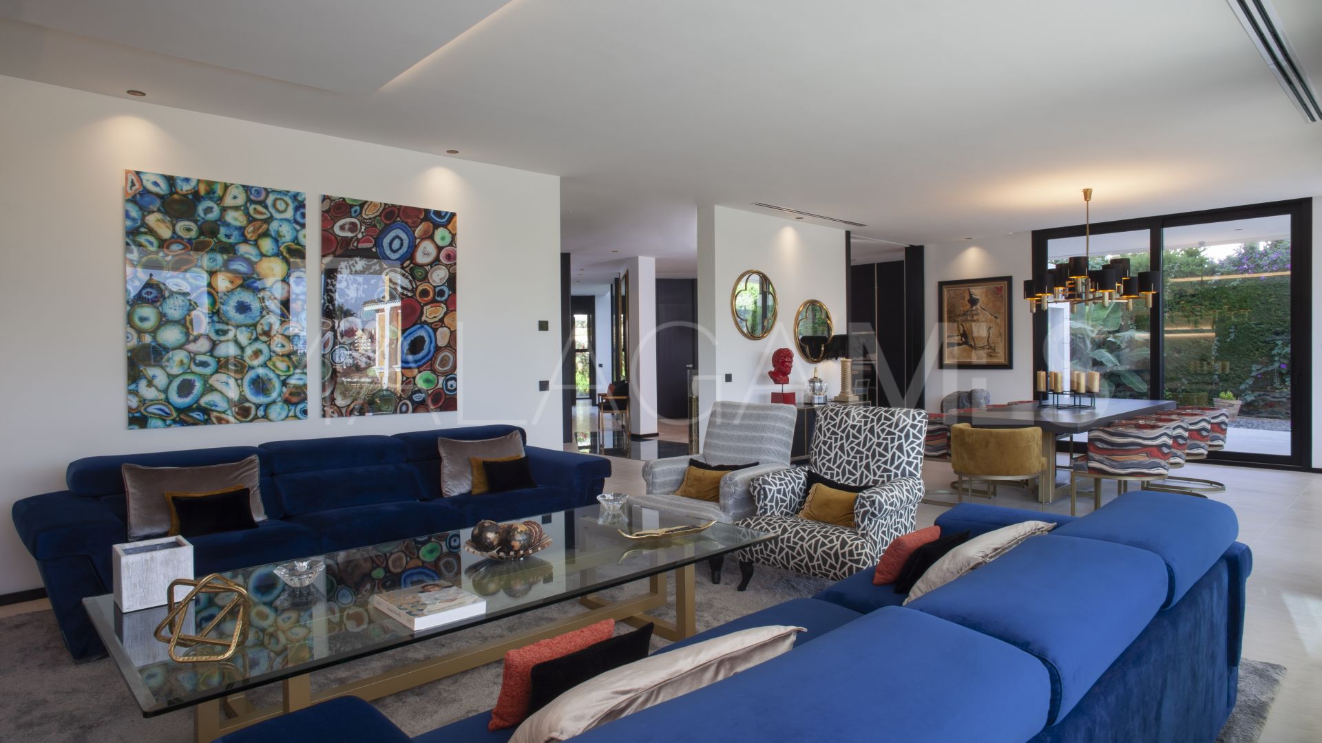 For sale villa with 7 bedrooms in Nueva Andalucia