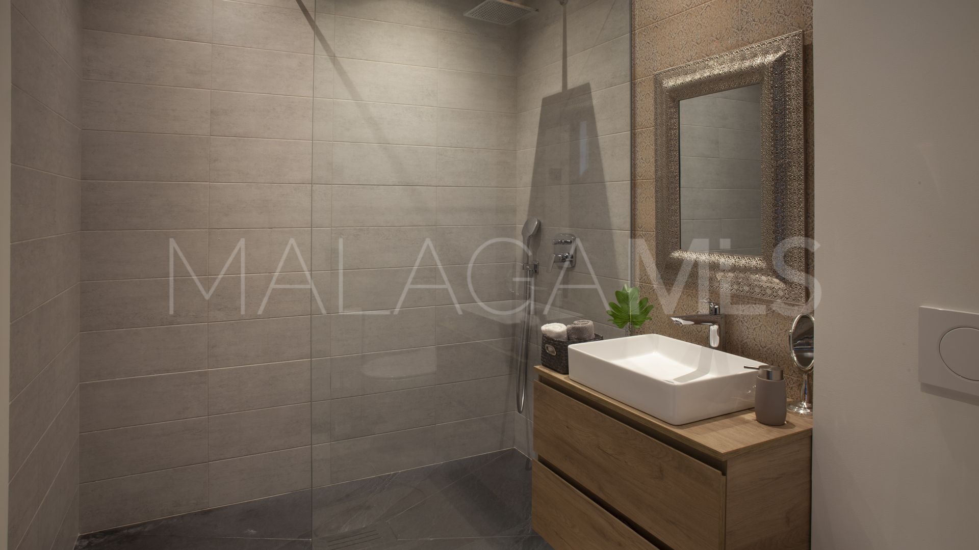 For sale villa with 7 bedrooms in Nueva Andalucia