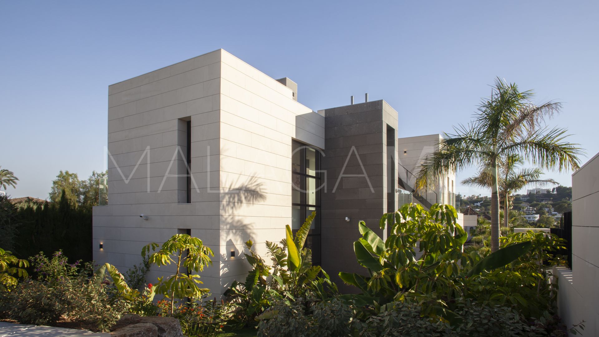 For sale villa with 7 bedrooms in Nueva Andalucia