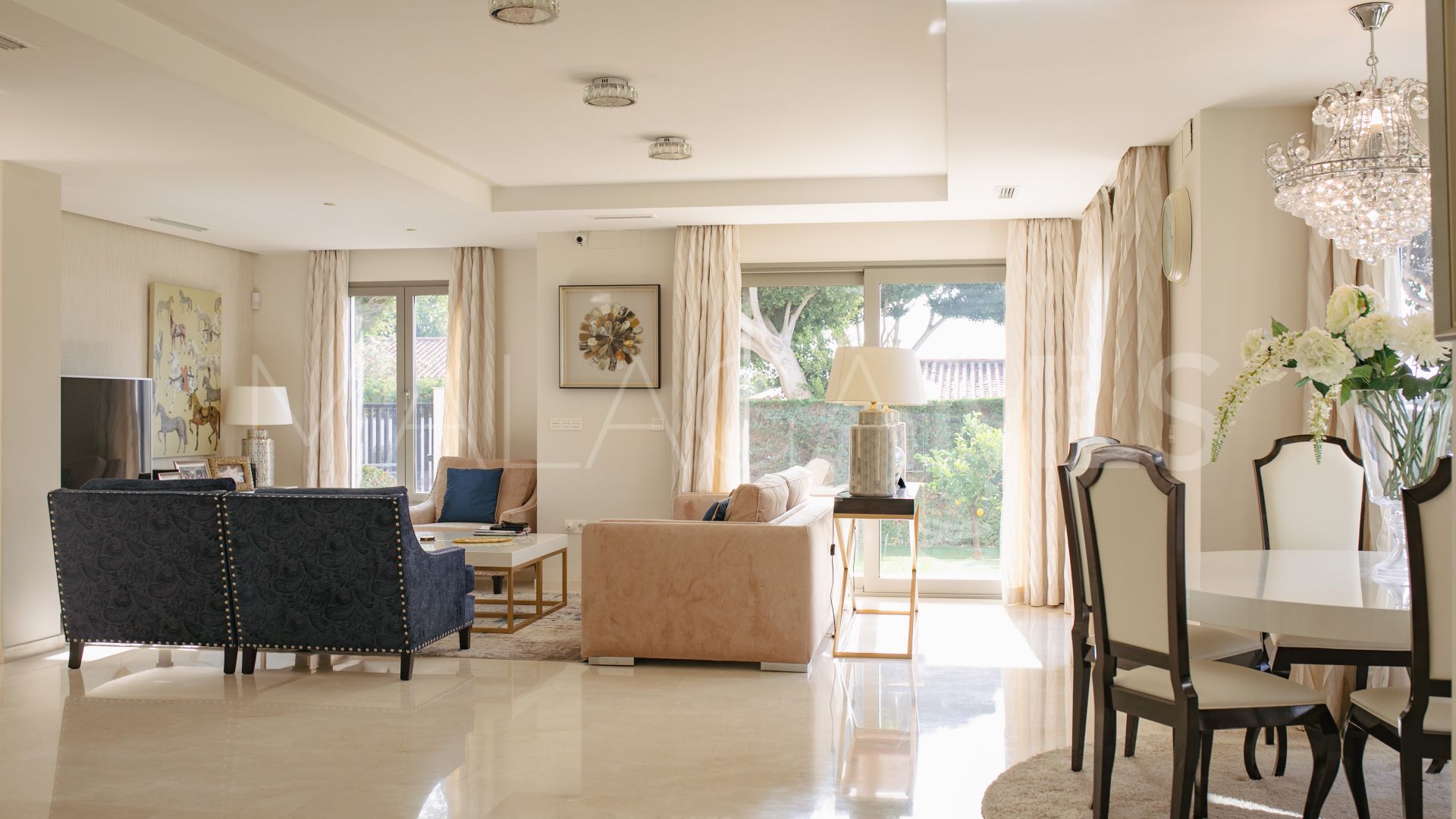 Villa for sale in Marbella East with 5 bedrooms