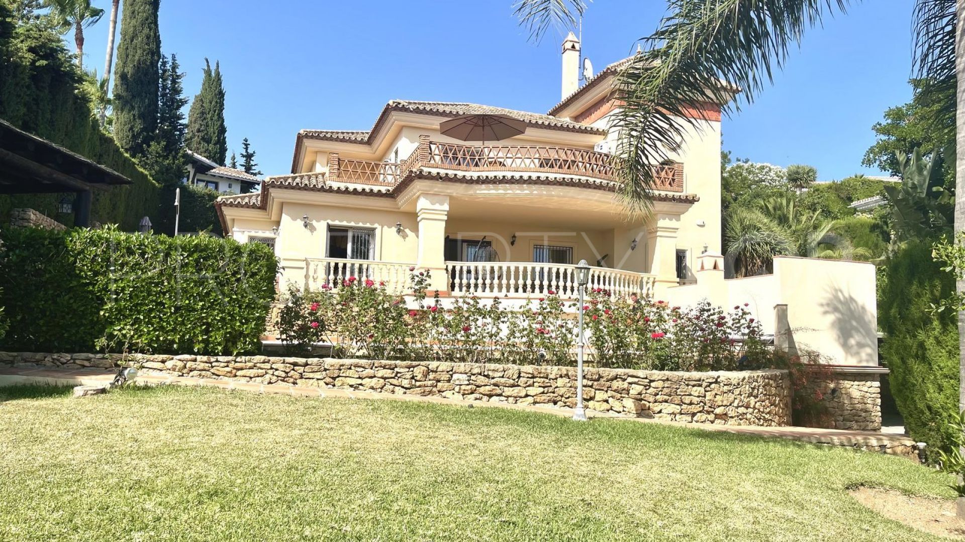 Villa in Elviria for sale