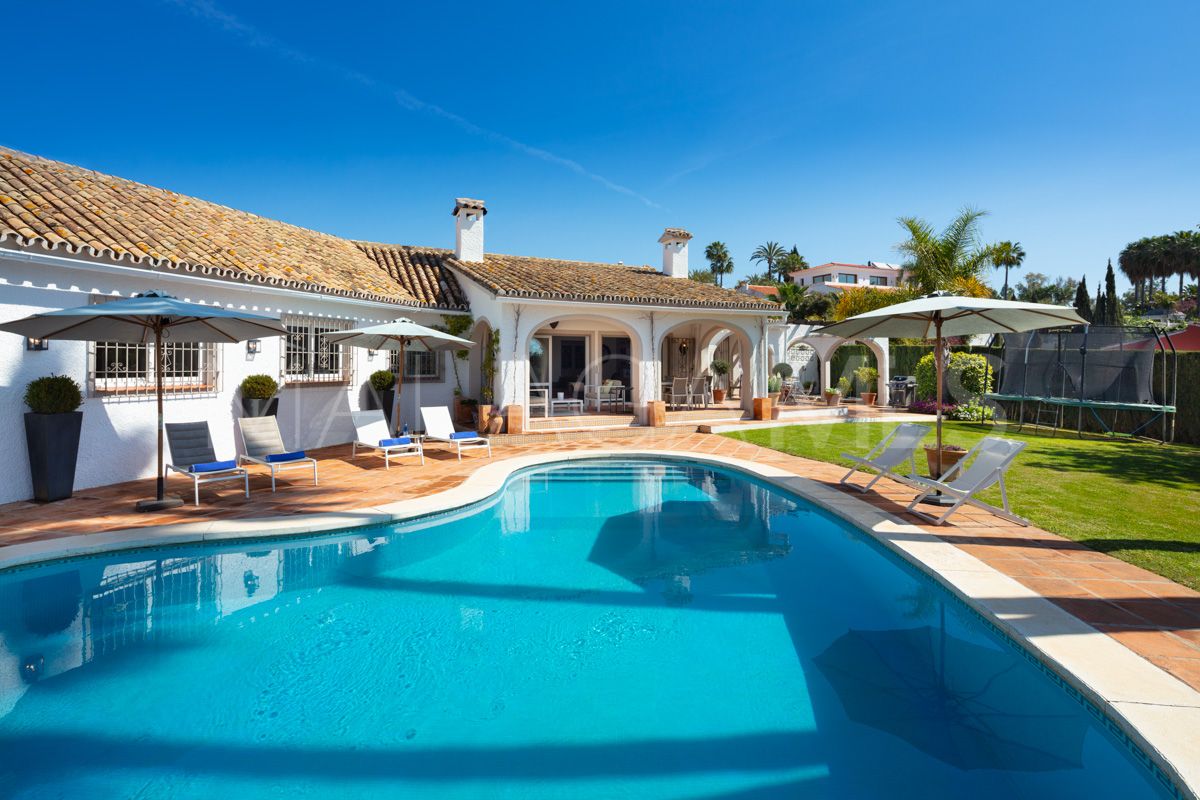 Villa for sale in Marbella Este