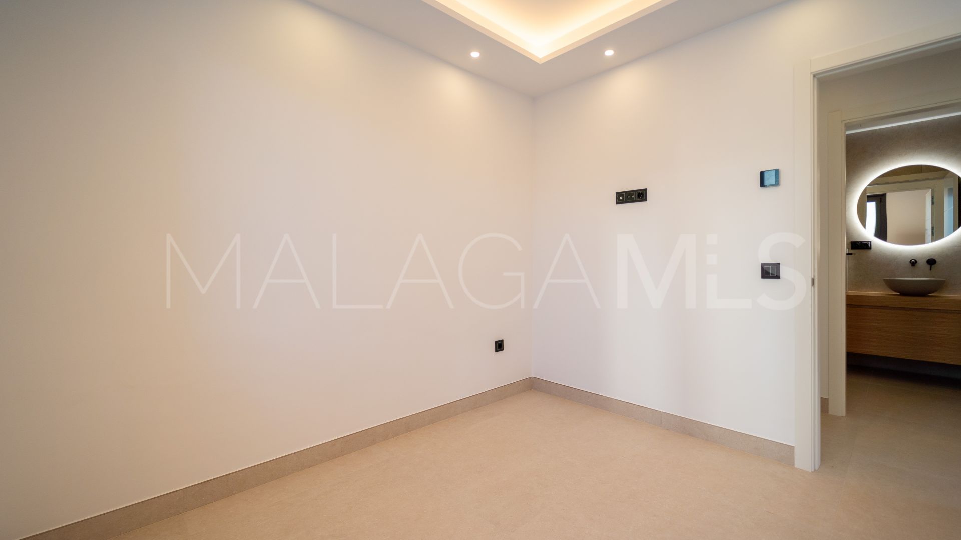 Villa for sale in El Coto