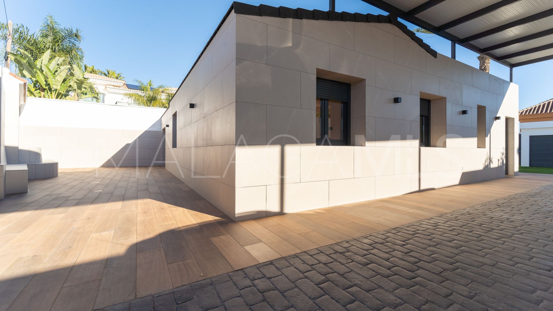Villa for sale in El Coto