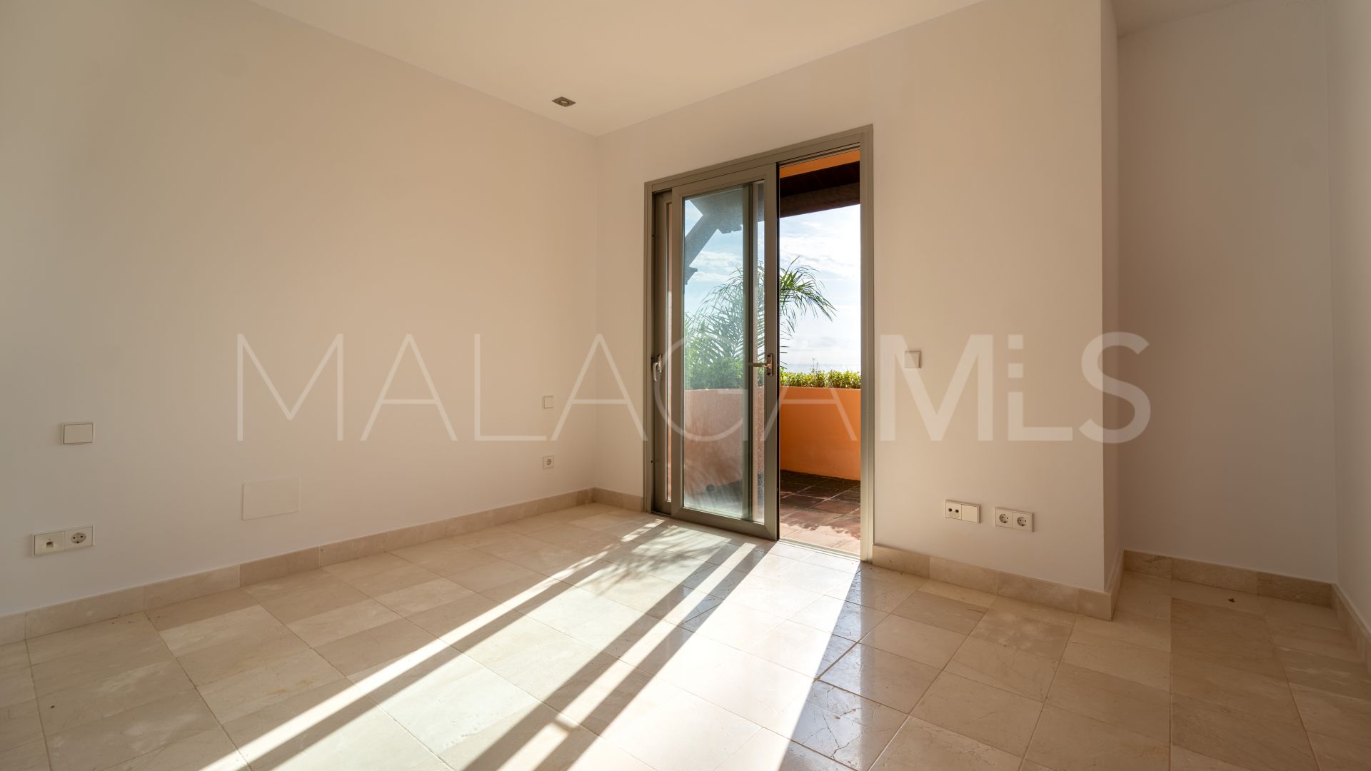 Se vende adosado in Riviera del Sol with 5 bedrooms