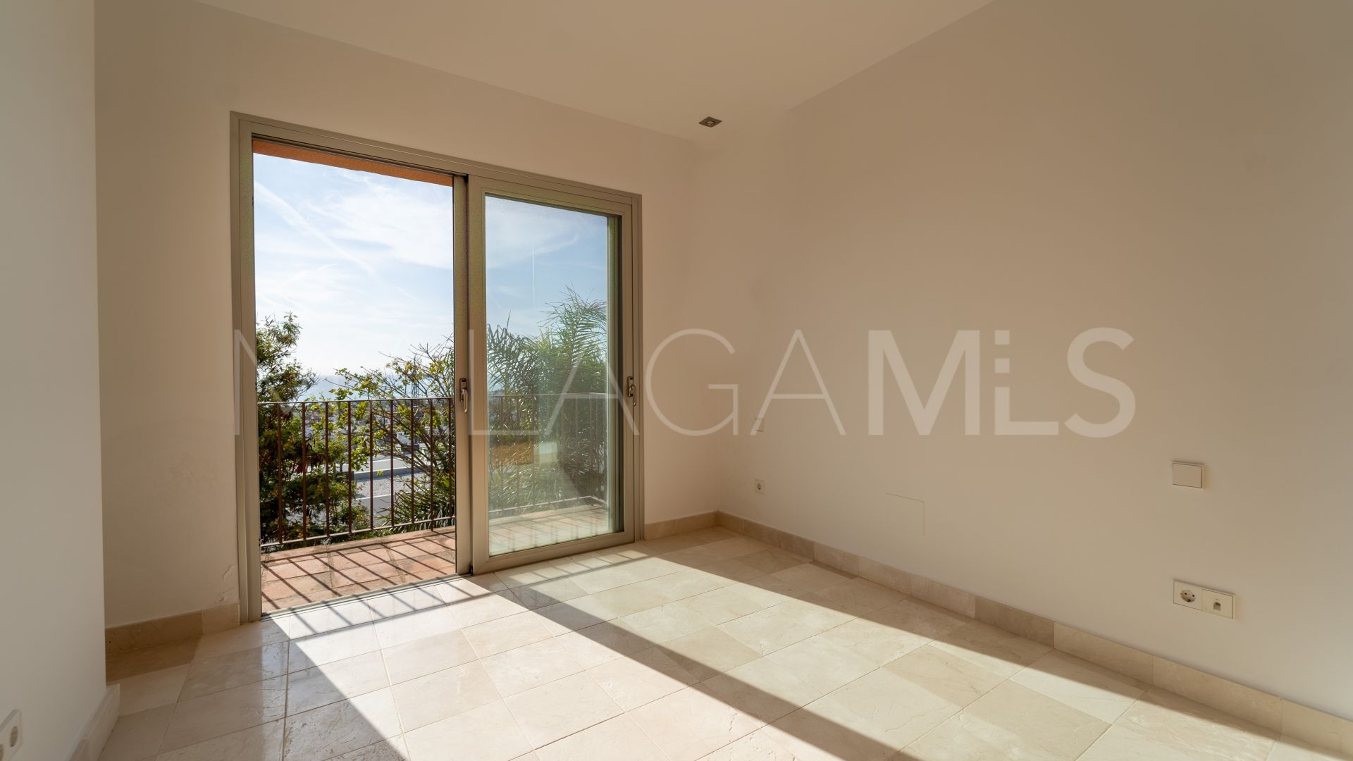 Se vende adosado in Riviera del Sol with 5 bedrooms