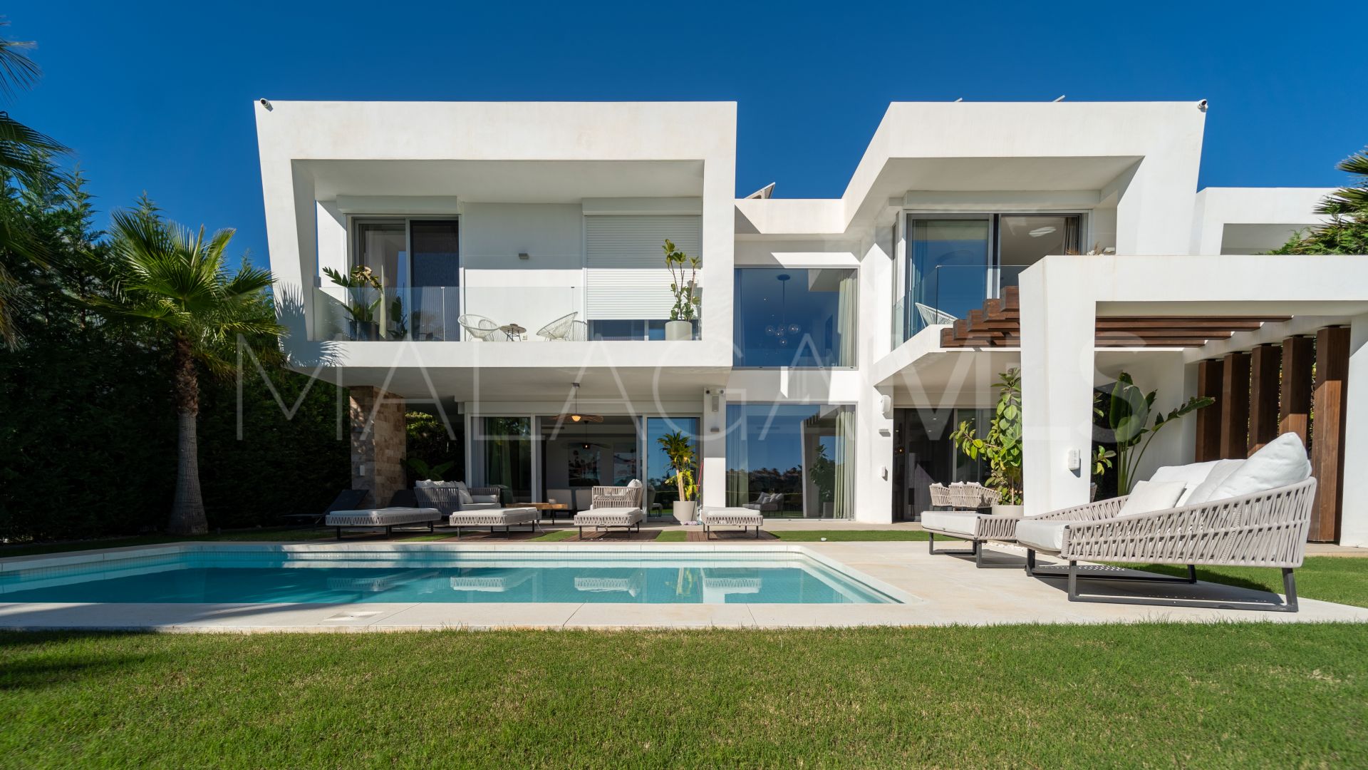 For sale villa in Marbella East with 4 bedrooms