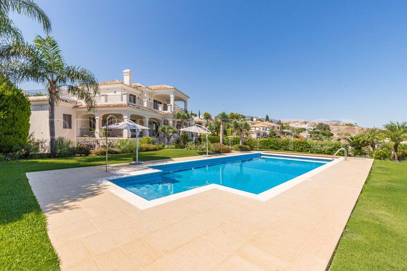 11 bedrooms villa in El Paraiso for sale