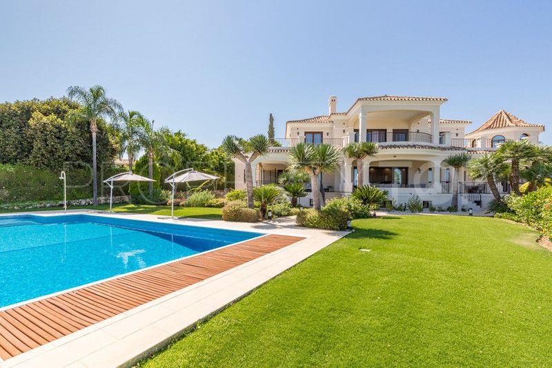 11 bedrooms villa in El Paraiso for sale