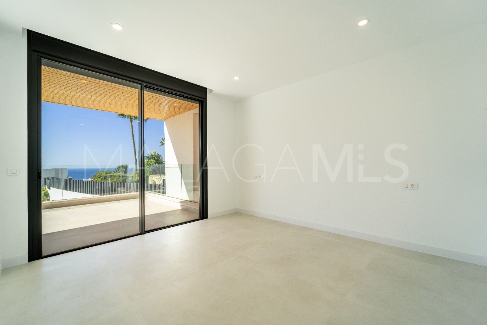 For sale 5 bedrooms villa in Benalmadena Costa