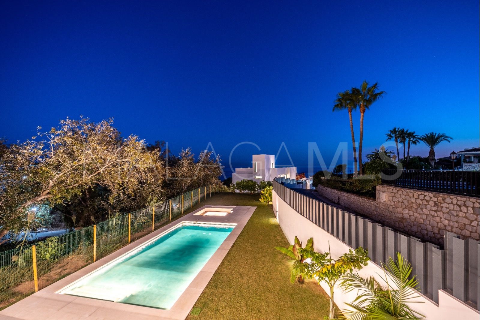 For sale 5 bedrooms villa in Benalmadena Costa