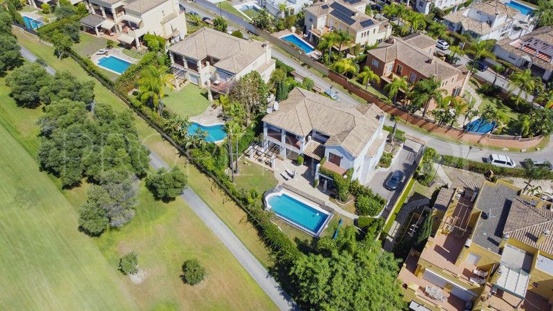 For sale villa in Guadalmina Alta with 5 bedrooms