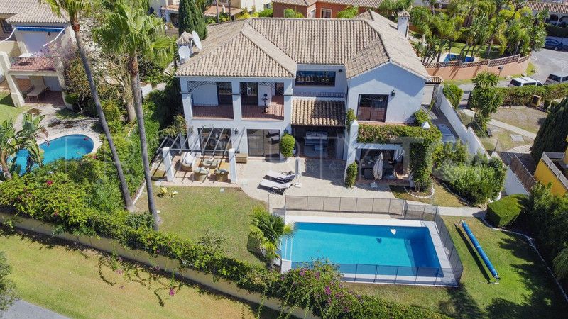 For sale villa in Guadalmina Alta with 5 bedrooms